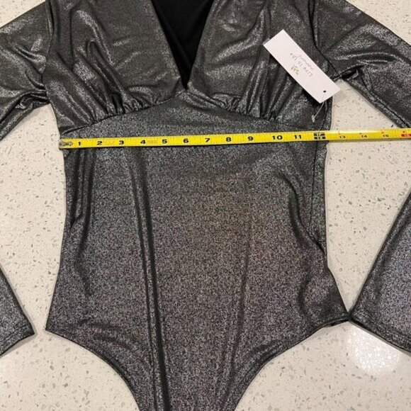 NWT LIVE IN THE MOMENT Metallic Shimmer Dark Silver Bodysuit Size M Deep V - Picture 7 of 10
